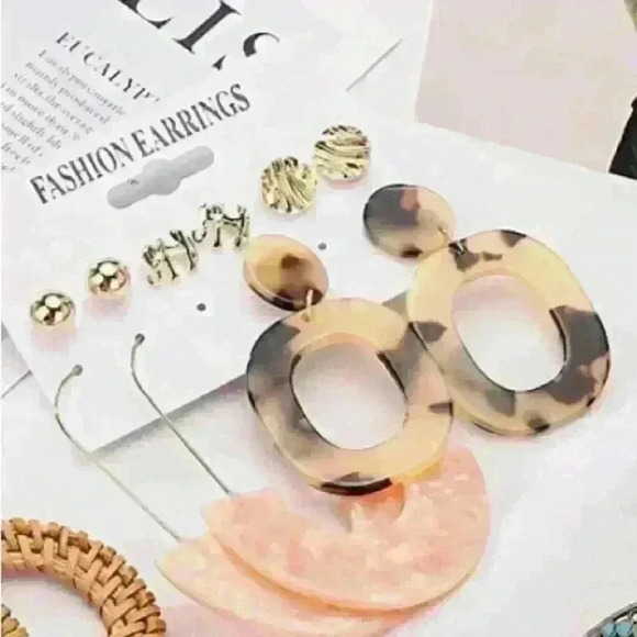 New Earrings Set - Picture 2 of 3